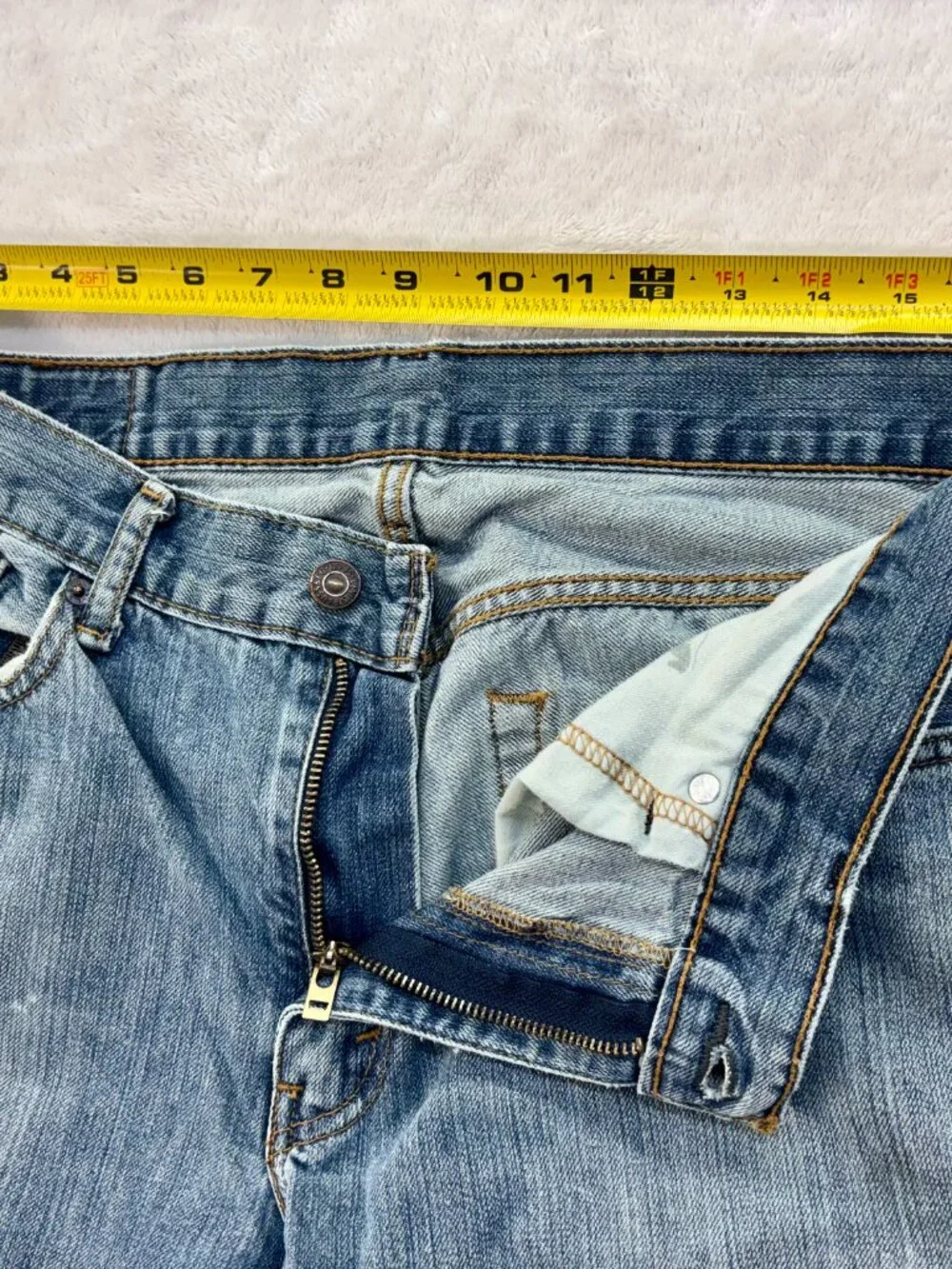 Levi's Men's Blue Jeans --- Straight Leg --- Size: 32 x 34 --- Great Condition!!